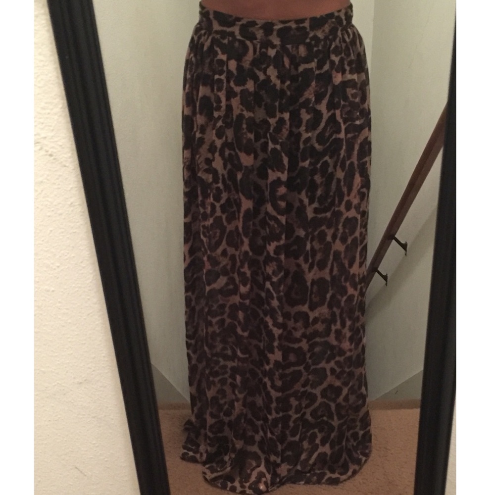 Sale🛍..Long leopard maxi skirt💥